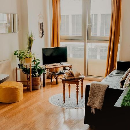 Lovely Bohemian Apartment In Heart Of City Life Glasgow Extérieur photo
